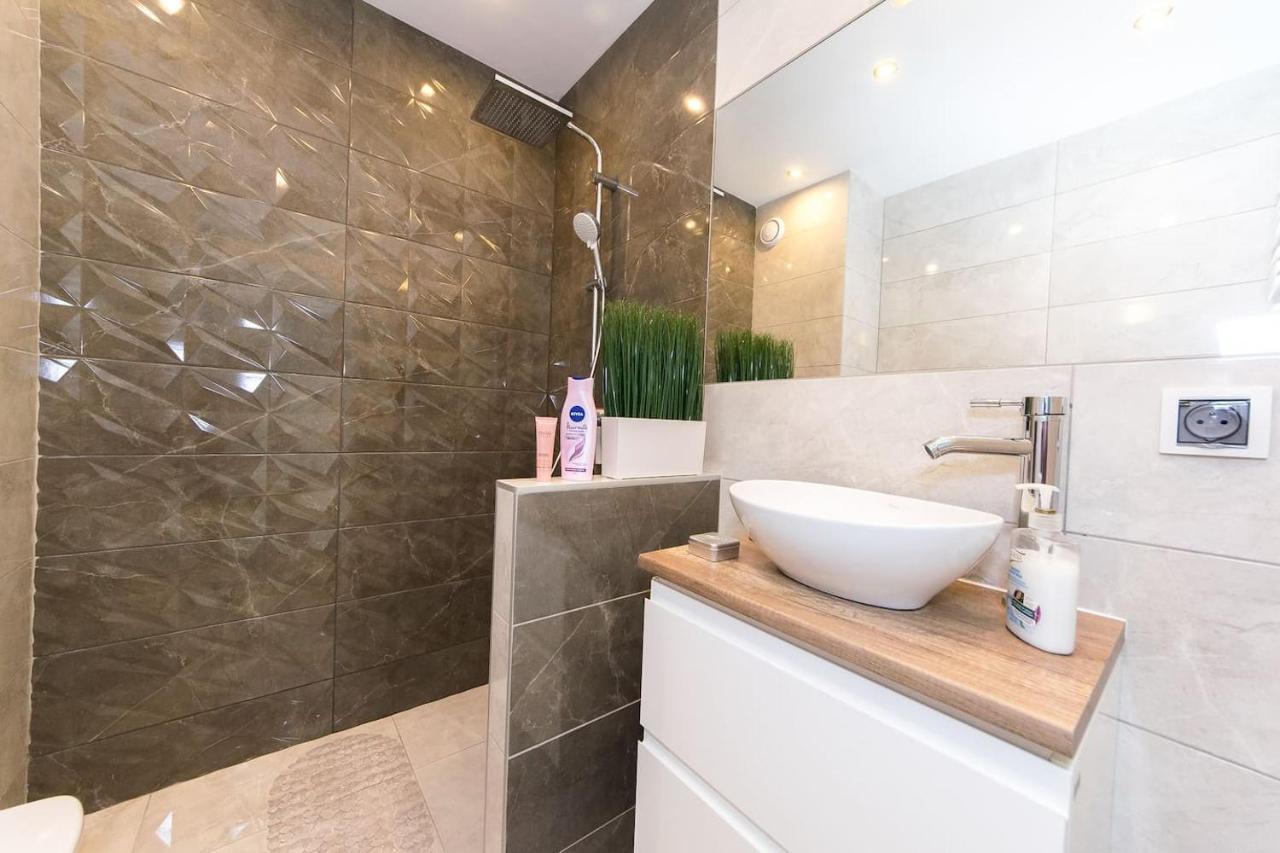 Cosy Studio With Private Garage P4You Pl Apartment Krasków Exterior foto