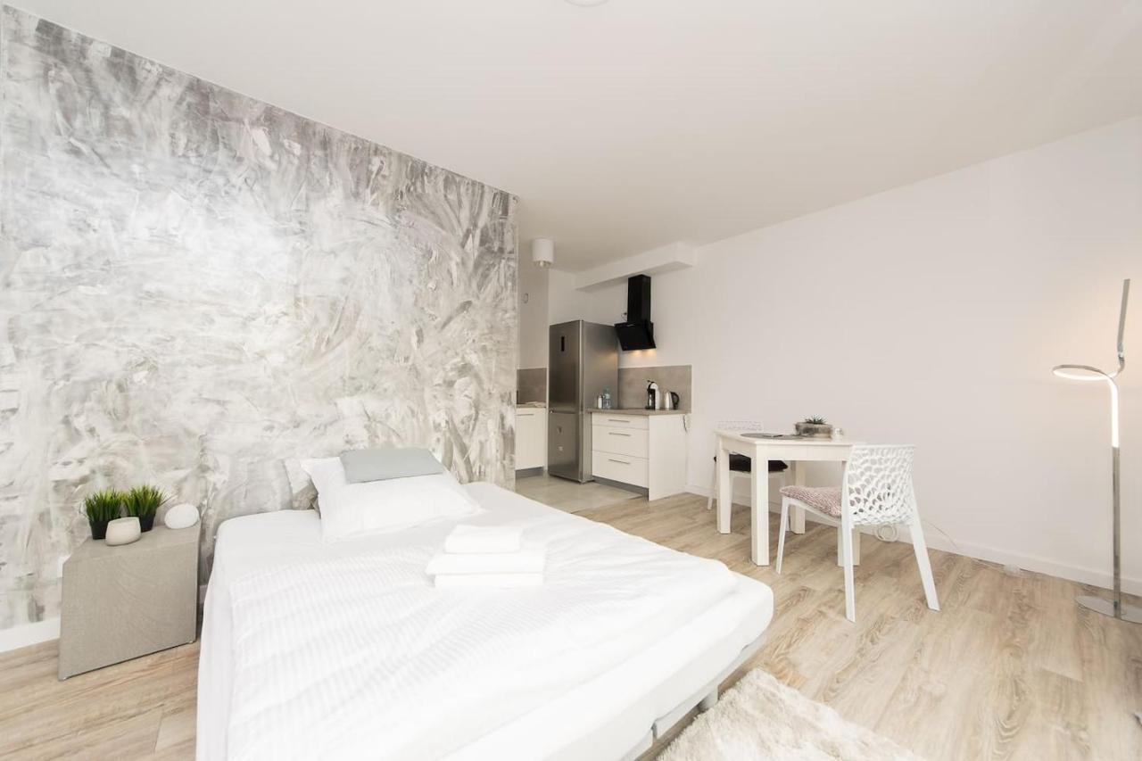 Cosy Studio With Private Garage P4You Pl Apartment Krasków Exterior foto