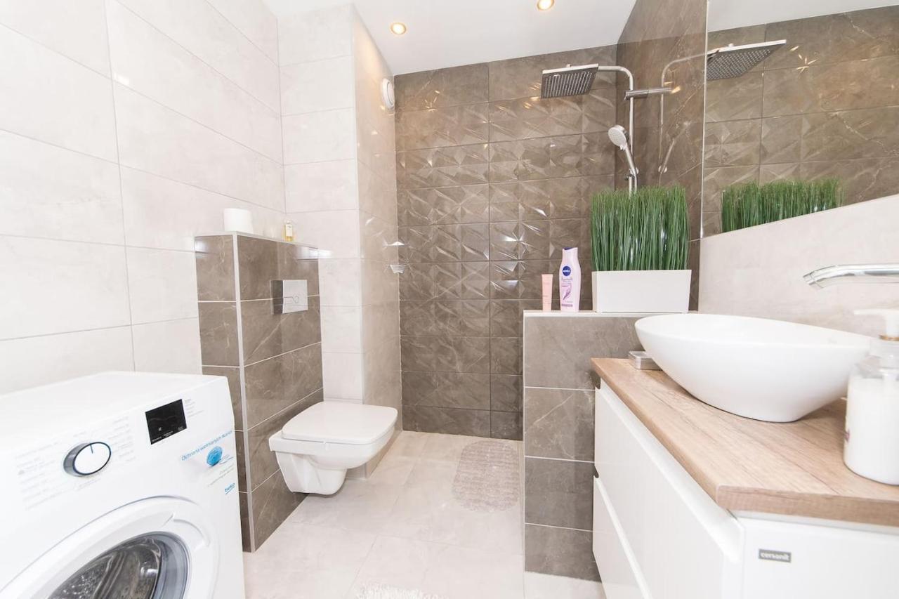 Cosy Studio With Private Garage P4You Pl Apartment Krasków Exterior foto